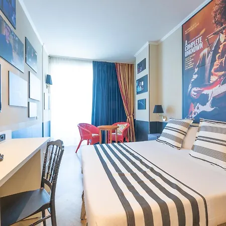 Admiral Art Hotel