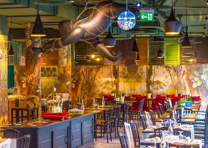 فندق Admiral Art 4*